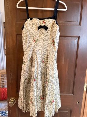 Vintage Cream Floral A-Line Wedding Dress with Black Trim
